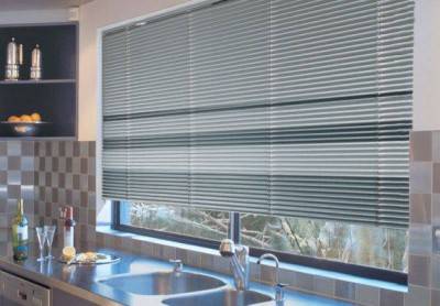 Cortina veneciana de aluminio lamas 25mm combinadas