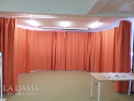 Riel curvo opaco para sala de proyección
